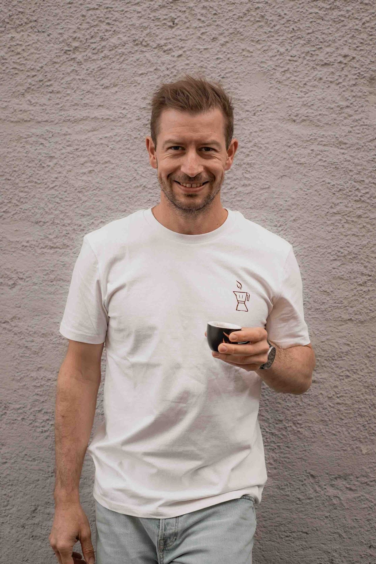 Alois (181cm) trägt Größe L 