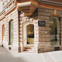 Außenansicht des unbound coffee shop an der Anichstraße 44 in Innsbruck