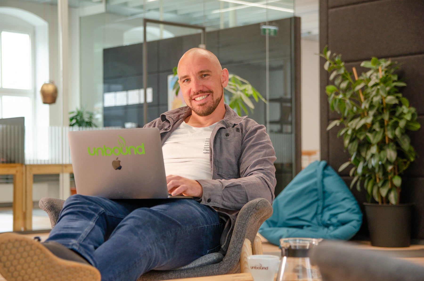 Flo erzählt die Geschichte der unbound coffee roasters